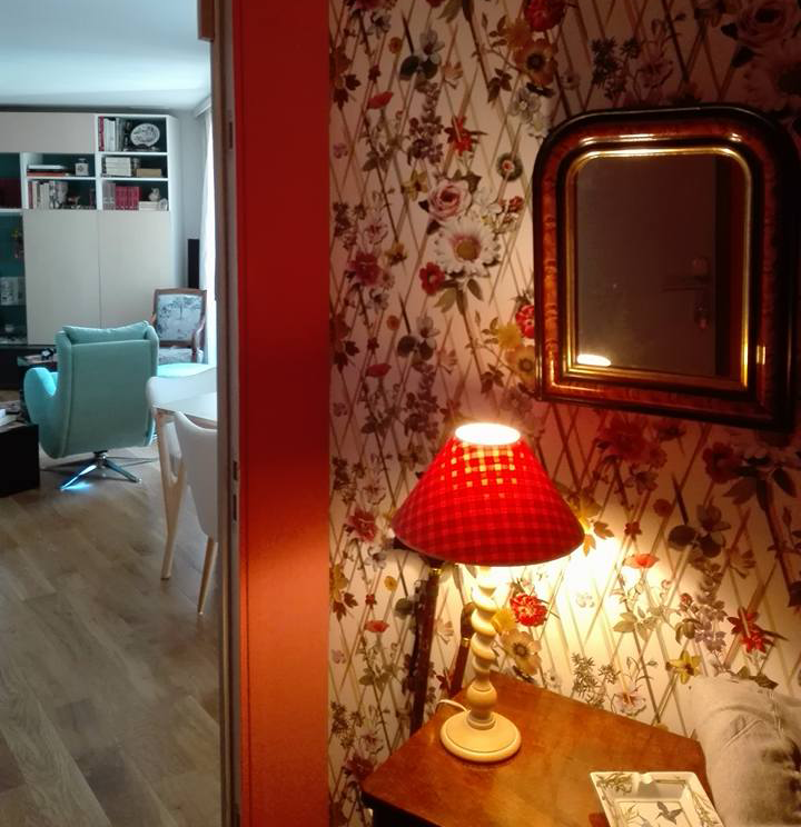 Chambre tapisserie rouge